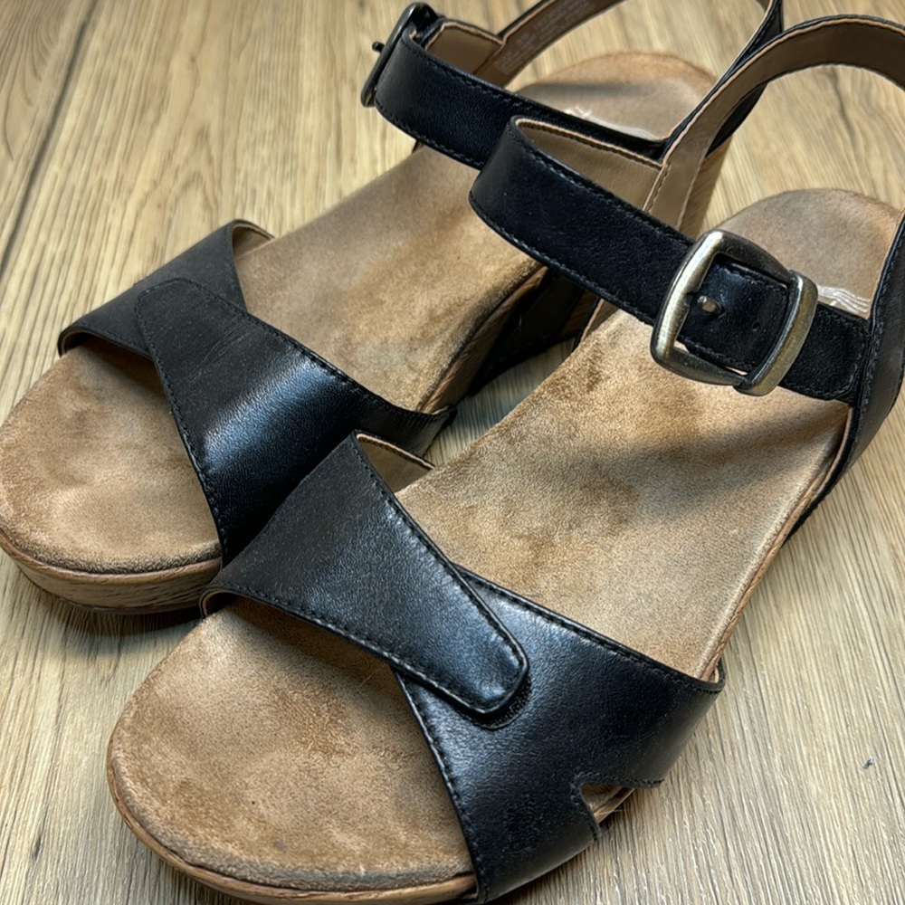 Dansko Laurie Black Burnished Calf, worn twice in new condition